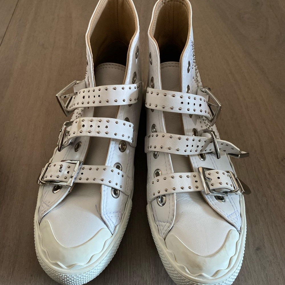 Chloe leather buckle shoes